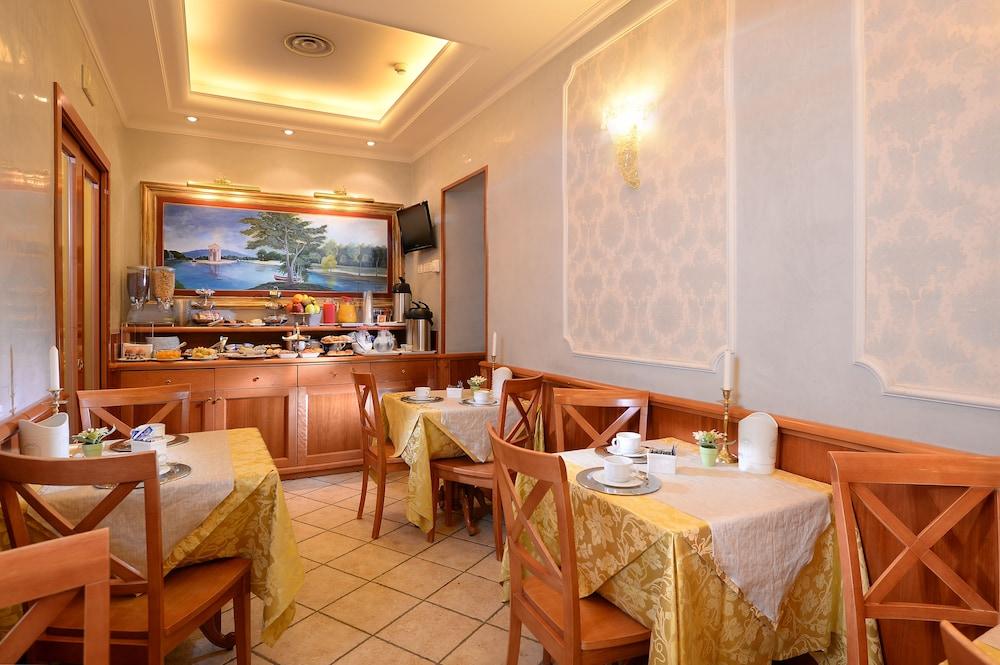 Golden Hotell 2*